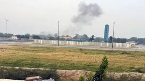 पाकिस्तान के लाहौर में एक के बाद एक तीन धमाके, इमरजेंसी सायरन बजे; लोगों में दहशत