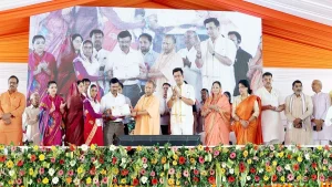 योगी बोले- रविकिशन के पास बहुत पैसा:वो 14-15 लाख खर्च कर सकते हैं, गरीब कहां से इतना लाएंगे?