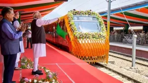 कश्मीर के लिए रवाना हुई वंदे भारत एक्सप्रेस, PM मोदी ने दिखाई हरी झंडी; 130 साल का सपना सच