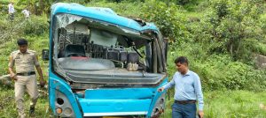 हिमाचल में बड़ा सड़क हादसा, खाई में गिरी HRTC की बस
