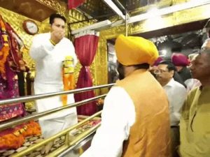 सीएम मान पटियाला पहुंचे:काली माता मंदिर में माथा टेका, कमेटी मेंबरों से मुलाकात की
