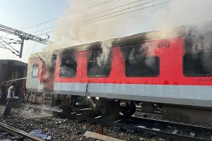 पंजाब से दिल्ली जा रही ट्रेन में लगी आग, मचा हड़कंप — सभी यात्री सुरक्षित