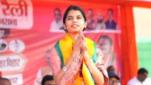 Maithili Thakur बनी पहली MLA जो 2000 के बाद पैदा हुईं, राजनीति में रचा इतिहास