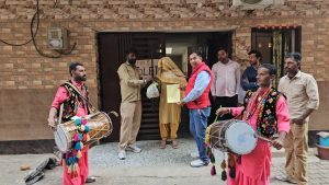 चंडीगढ़ में कचरा फैलाने वालों पर नगर निगम का अनोखा एक्शन, ढोल-नगाड़े बजाकर किया शर्मिंदा – वायरल हुआ VIDEO