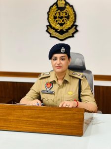 उपचुनाव से ठीक पहले तरनतारन की SSP रवजोत कौर ग्रेवाल सस्पेंड, चुनाव आयोग ने कमान गुरप्रीत भुल्लर को सौंपी