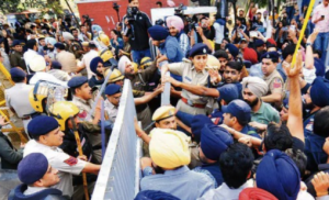 PU में तनाव चरम पर: बैरिकेड तोड़कर कैंपस में घुसे छात्र, चंडीगढ़ में सुरक्षा अलर्ट