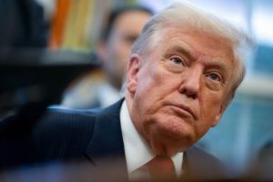 अमेरिकी राष्ट्रपति ट्रंप का पंजाबी ट्रक ड्राइवरों को सख्त संदेश, 7,200 ड्राइवर अंग्रेज़ी टेस्ट में फेल होकर ‘आउट ऑफ सर्विस’