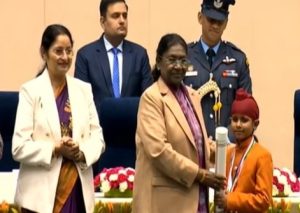 10 वर्षीय श्रवण सिंह को राष्ट्रपति द्रौपदी मुर्मू ने किया सम्मानित, ऑपरेशन सिंदूर में दिखाई थी असाधारण बहादुरी