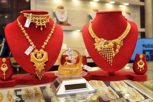 Gold Rate Today: सोमवार को सोने में जोरदार उछाल, 24 कैरेट ₹1,37,000 पहुंचा