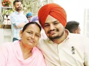 Sidhu Moose Wala की मां चरण कौर ने भेजा 10 लाख का लीगल नोटिस, 15 दिन में माफी नहीं तो कानूनी कार्रवाई