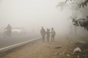 Punjab Weather Update: घने कोहरे के बीच हाड़ कंपा देने वाली ठंड, बढ़ेगी सर्दी—नई चेतावनी जारी