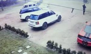 लुधियाना में लग्जरी कार शोरूम पर फायरिंग: बाइक सवार बदमाशों ने 8 राउंड दागे, गैंगस्टरों के नाम की पर्ची छोड़ी