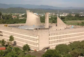 चंडीगढ़ में बम धमकी से हड़कंप: पंजाब CM Office और कोर्ट खाली, भारी सुरक्षा तैनात