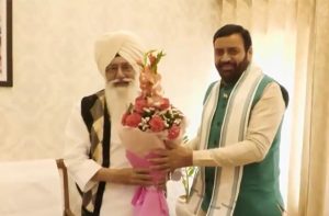 Dera Beas प्रमुख बाबा गुरिंदर सिंह ढिल्लों ने हरियाणा CM नायब सैनी से की मुलाकात, चंडीगढ़ में शिष्टाचार भेंट