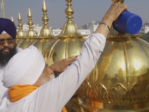 श्री हरमंदिर साहिब के स्वर्ण गुंबदों की धुलाई सेवा शुरू, 10–12 दिन तक चलेगा कार्य: एडवोकेट धामी