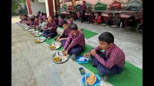 पंजाब में मिड-डे मील को लेकर सख्ती, तय मेन्यू उल्लंघन पर स्कूल हेड होंगे जिम्मेदार