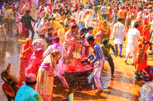 मोहाली के सोहाना गांव की अनोखी होली: घरों-दुकानों पर लटकती हड्डियां, श्मशान की राख से जुड़ी 200 साल पुरानी परंपरा