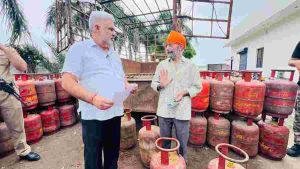 Punjab Gas Crisis: मंत्री Lal Chand Kataruchakk की रेड में खुली पोल, गैस एजेंसी पर भीड़ देख भड़के, DFSC को लगाई फटकार
