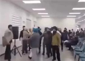 कनाडा के गुरुद्वारा में विवाद: कमेटी को लेकर भिड़े दो गुट, वीडियो वायरल