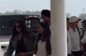 Chandigarh Airport पर मॉडल संग दिखे Arshdeep Singh, वायरल वीडियो ने बढ़ाई चर्चा