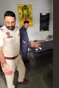 मोहाली में रिश्वत लेते ASI का VIDEO वायरल, ट्रैफिक पुलिस ने किया लाइनहाजिर