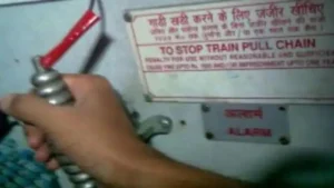 बिना वजह ट्रेन की चेन खींचना पड़ा भारी, फिरोजपुर मंडल में 630 मामले दर्ज, हजारों का जुर्माना