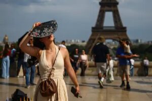 Europe Heatwave: फ्रांस में 1,000 अतिरिक्त मौतें, 16 देशों में रिकॉर्डतोड़ गर्मी, सड़कें पिघलीं और जंगलों में लगी आग