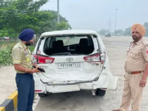 पंजाब गवर्नर के काफिले के साथ हादसा, टोल प्लाजा पर एंबुलेंस और इनोवा की टक्कर; 2 लोग घायल