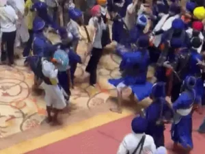 मोहाली गुरुद्वारे में निहंग पर हमले की कोशिश, समर्थकों ने आरोपी को पकड़ा; उत्तराखंड से लौटने पर हो रहा था स्वागत