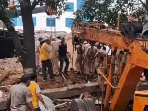 Chandigarh Building Collapse: इंडस्ट्रियल एरिया में दो मंजिला इमारत गिरी, 5 लोगों का रेस्क्यू, कई के फंसे होने की आशंका