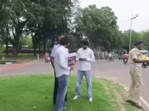 चंडीगढ़: ड्रंक एंड ड्राइव मामले में कोर्ट की अनोखी सजा, पुलिस से भिड़ने वाले युवक अब चौराहे पर संभालेंगे ट्रैफिक