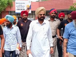 Sidhu Moosewala Father Land Dispute: बलकौर सिंह ने जमीन विवाद पर तोड़ी चुप्पी, वायरल वीडियो को बताया साजिश