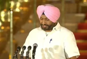 Punjab News: केंद्रीय मंत्री रवनीत बिट्टू का इस्तीफा मंजूर, राष्ट्रपति की स्वीकृति के बाद पंजाब राजनीति में बढ़ी हलचल