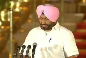 Punjab News: केंद्रीय मंत्री रवनीत बिट्टू का इस्तीफा मंजूर, राष्ट्रपति की स्वीकृति के बाद पंजाब राजनीति में बढ़ी हलचल