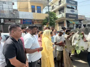 ‘क्लीन पंजाब’ अभियान की शुरुआत, नकोदर में विधायक इंद्रजीत कौर मान ने झाड़ू लगाकर दिया स्वच्छता का संदेश
