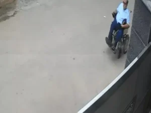 Mohali Snatching Video: दिव्यांग व्यक्ति से 2 सेकंड में पर्स और मोबाइल छीना, बाइक सवार बदमाश CCTV में कैद