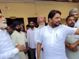 बठिंडा में AAP विधायक बलकार सिद्धू और पूर्व मंत्री सिकंदर मलूका आमने-सामने, हाजिरी रजिस्टर पर विवाद