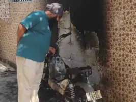 Jalandhar News: इन्फ्लुएंसर बाबा जी की स्कूटी को लगाई आग, CCTV में आरोपी कैद
